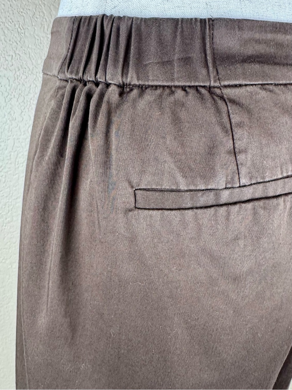 Chico’s chocolate brown women’s knee length shorts. Size 2 = Size 12 (Large) - Picture 6 of 9